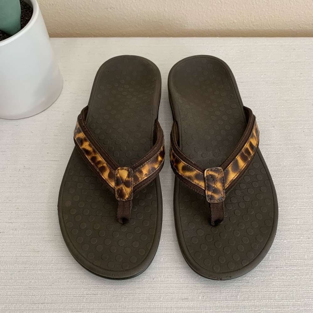 Vionic Brown Leopard Print Flip Flop Orthotic Com… - image 2